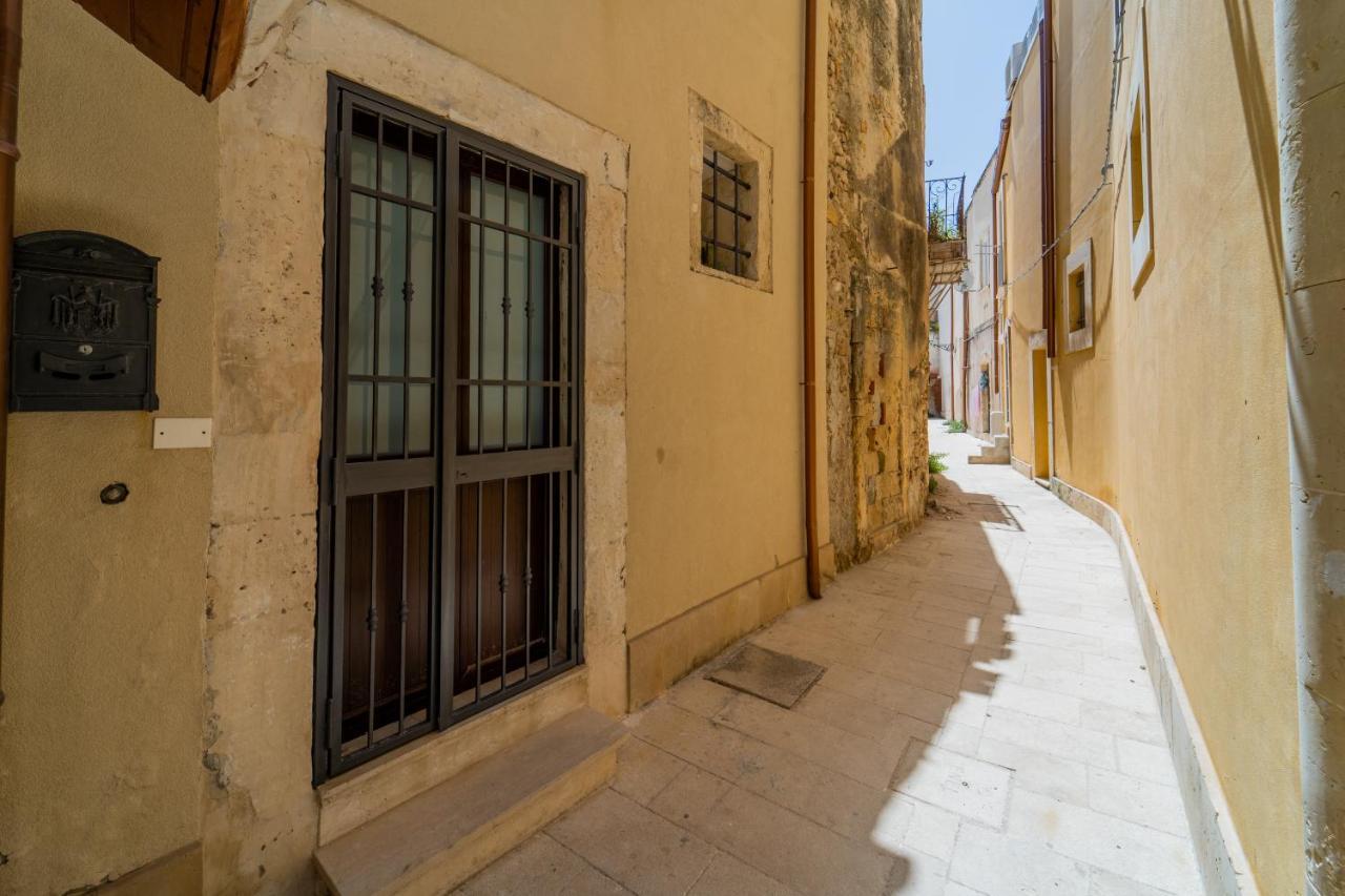 Casa Borbonica Cozy Apartment In Ortigia Ground Floor シラクーサ エクステリア 写真